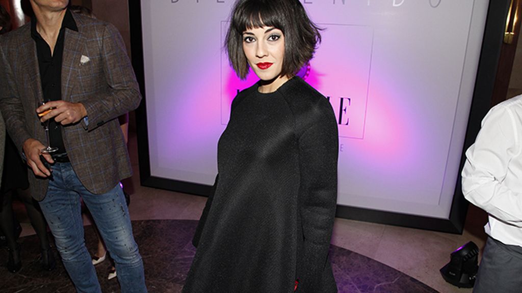 Eva Ugarte, una de las protagonistas de la serie "Bajo sospecha", vestida de Amaya Arzuaga