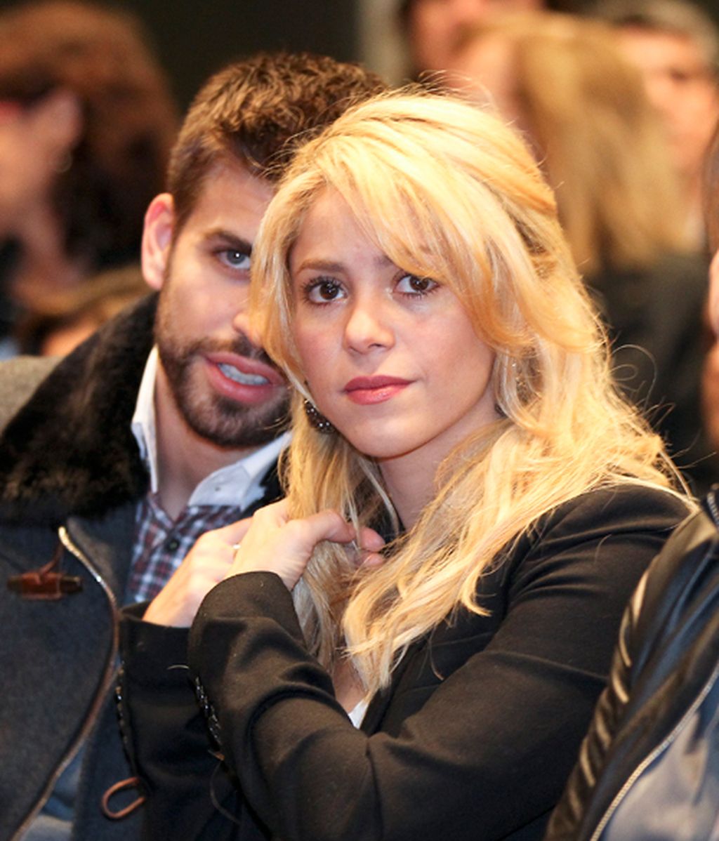 Gerard Piqué se lleva a Shakira a la presentación del libro de su padre
