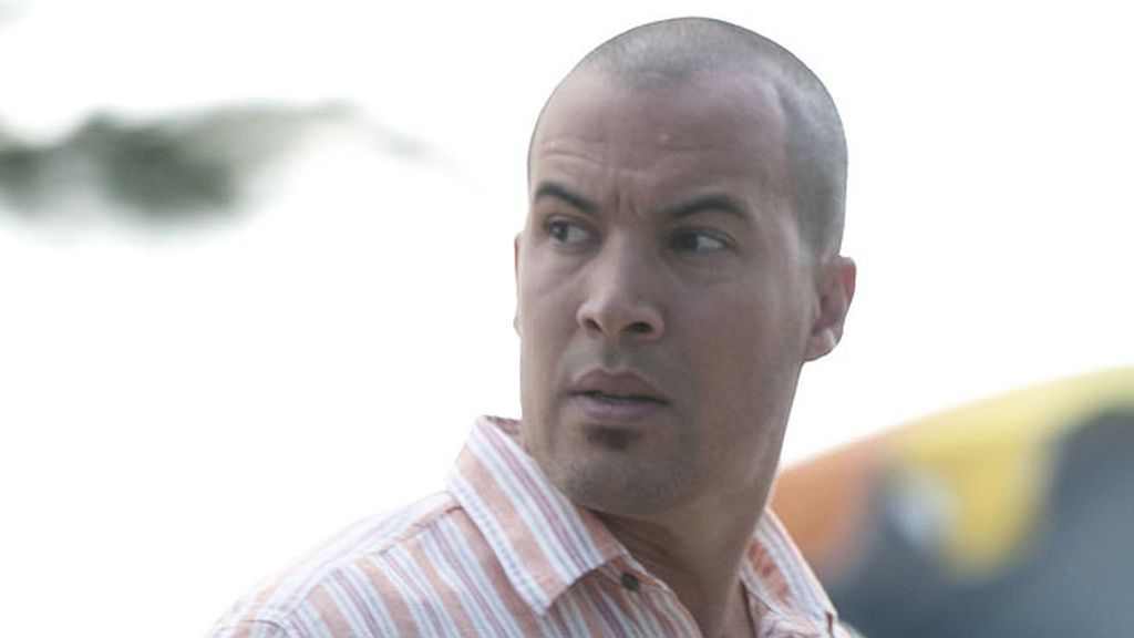 El exagente Michael Westen realiza extraoficialmente trabajos para la C.I.A. y el F.B.I