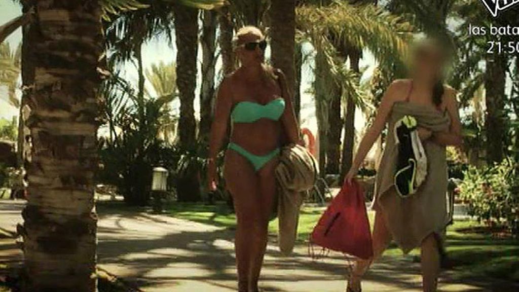 La copresentadora se derritió al sol acompañado de su hija