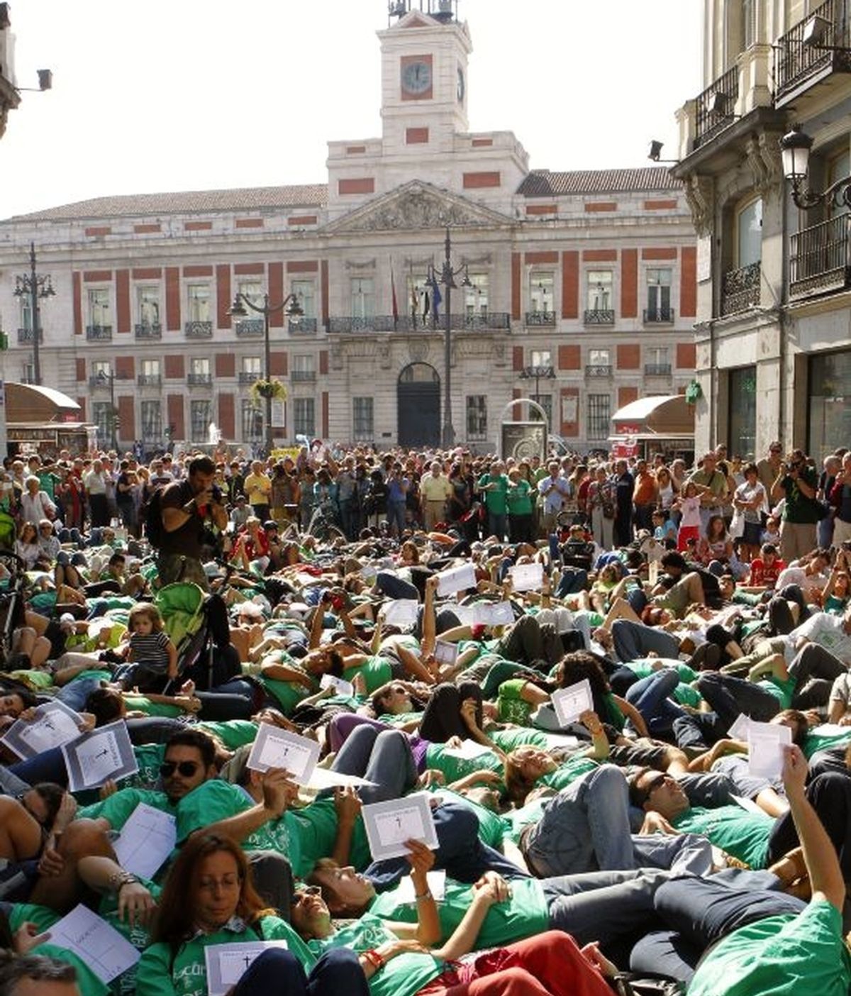 Cientos de profesores se han manifestado una vez más contra los recortes en la educación de Madrid. Foto: Efe.
