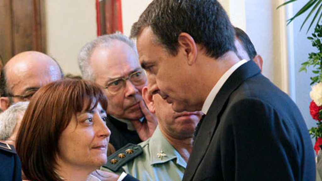 Numerosas personalidades en la capilla ardiente