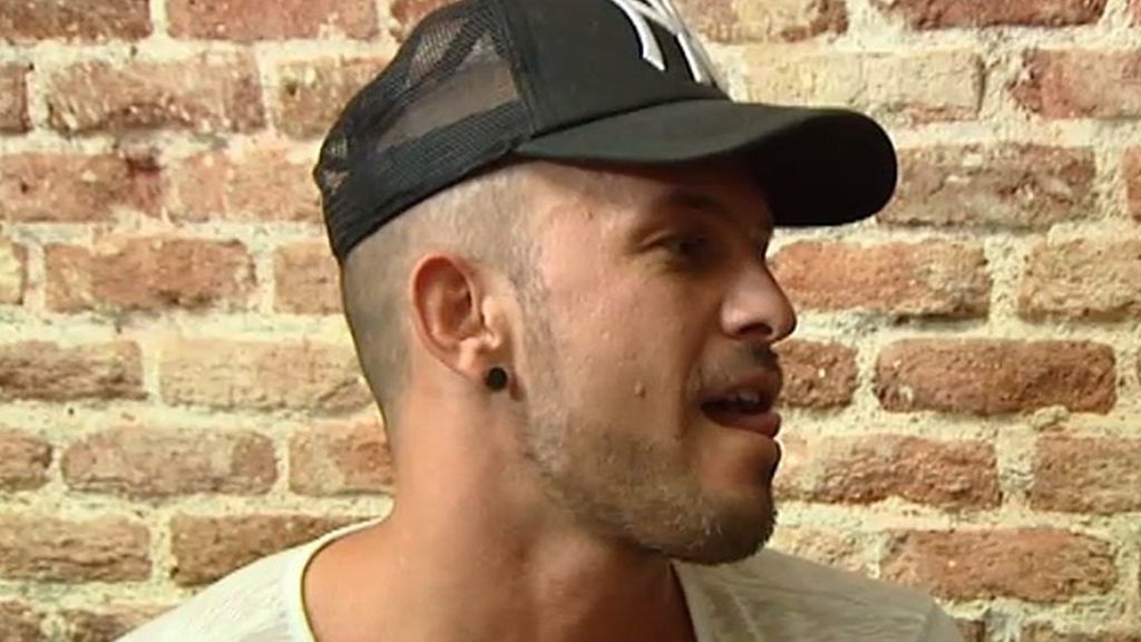 Los chicos luchan por captar la atención de Pedriño