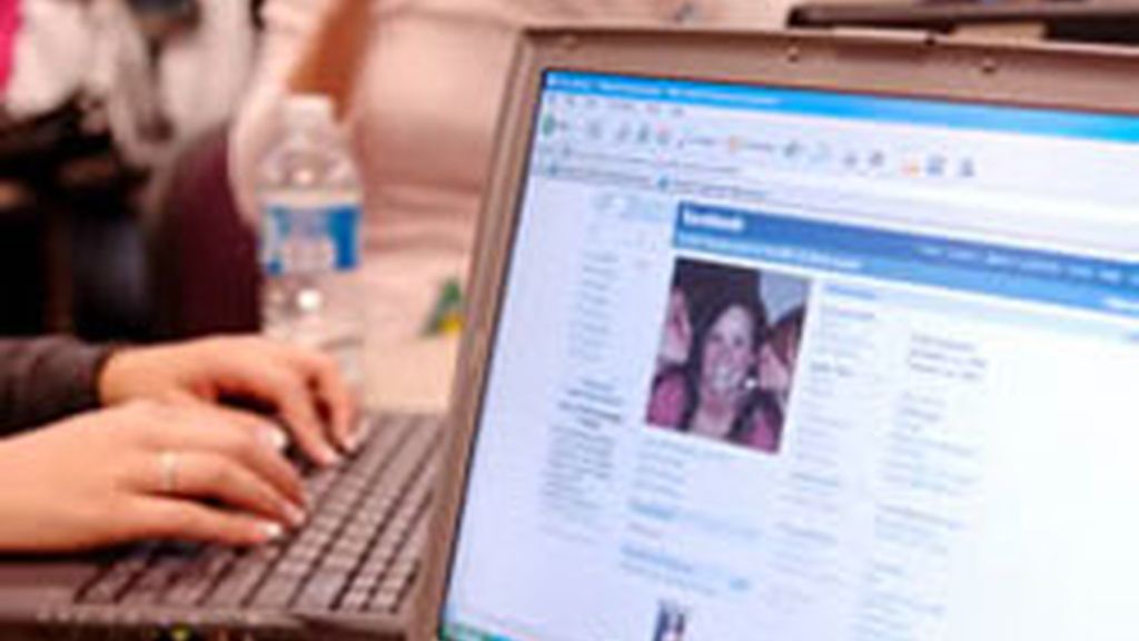 Facebook es la red social que más minutos suma en el consumo de Internet entre los usuarios de Estados Unidos. Foto: Archivo/AP. Facebook es la red social que más minutos suma en el consumo de Internet entre los usuarios de Estados Unidos. Foto: Archivo/AP.