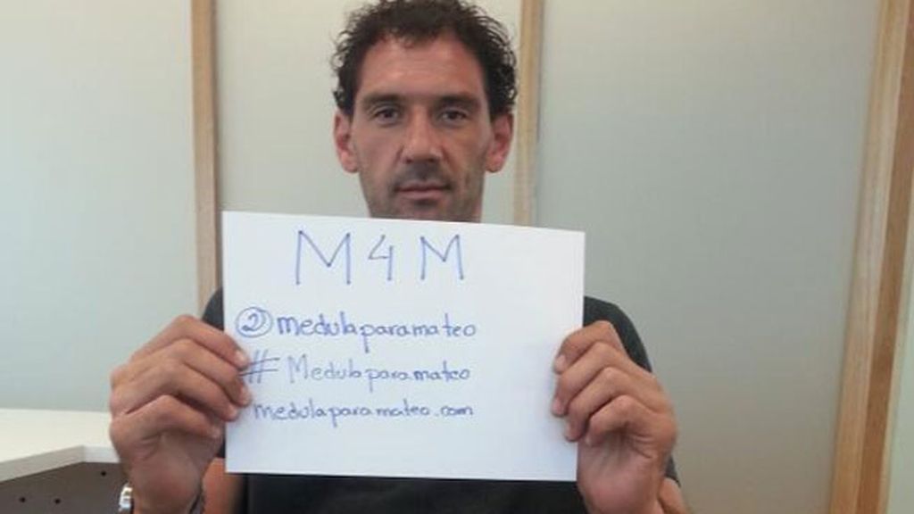Deportistas y actores con el pequeño Mateo