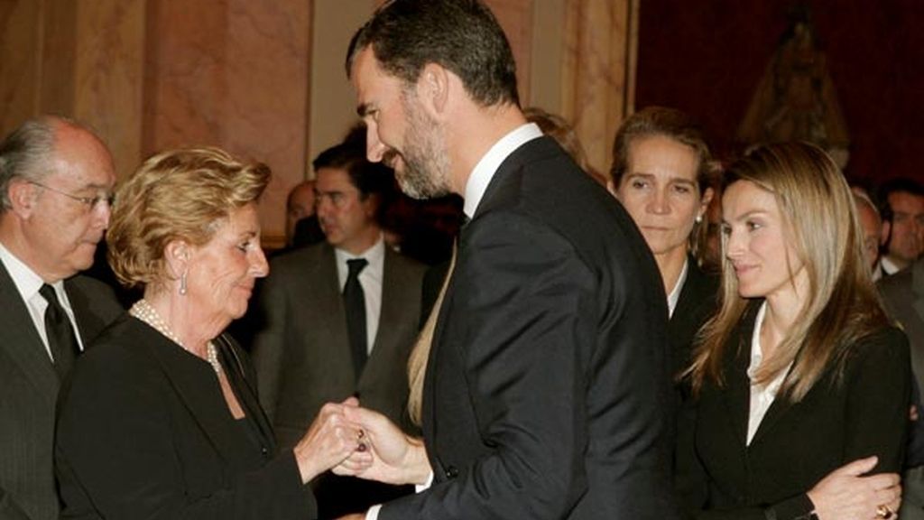 Los Príncipes de Asturias, con la família de Fernández Campo