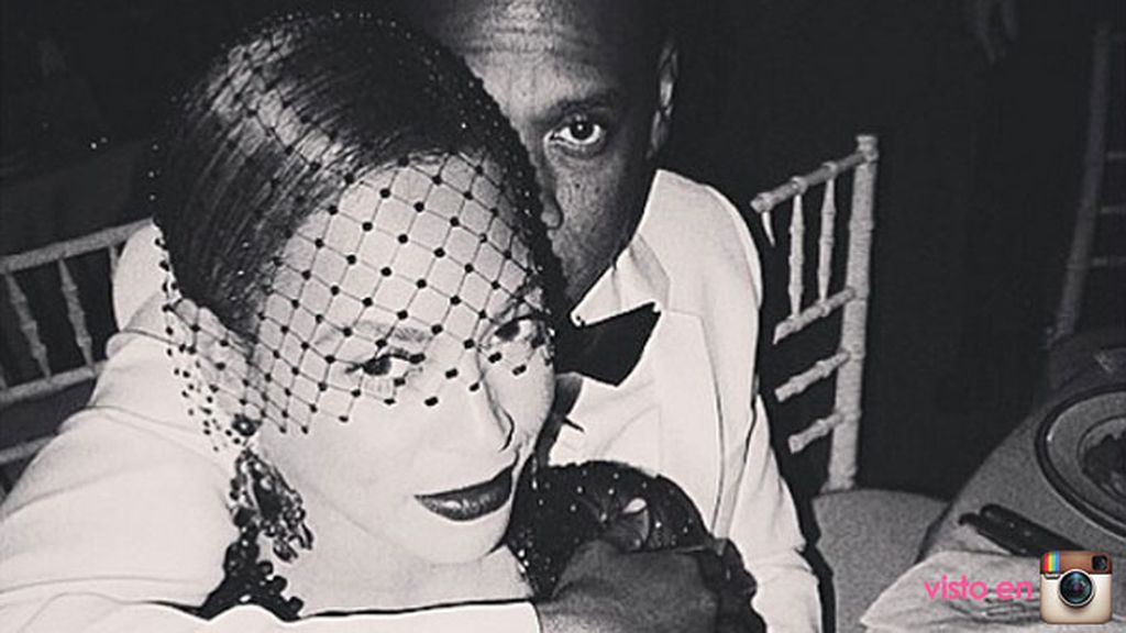 Beyoncé y  Jay Zposaron cariñosos durante la gala