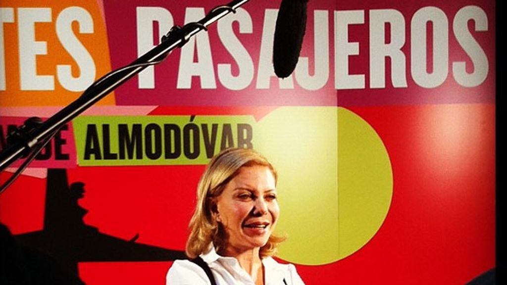 Lo que no verás de Blanca Súarez, Silvestre y Silva en la promo de 'Los amantes pasajeros'