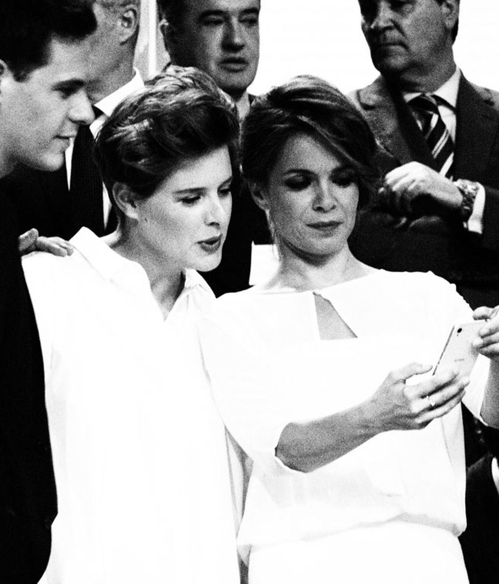 Carme Chaparro, de blanco