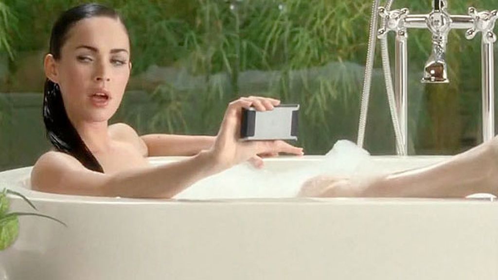 Megan Fox, en la bañera ante millones de personas