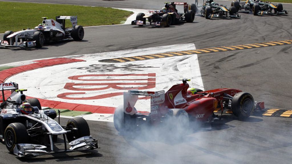 El Ferrari de Massa también se vio implicado