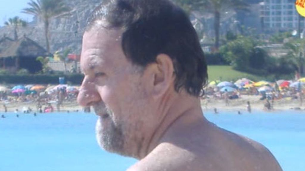Rajoy luce palmito en la playa