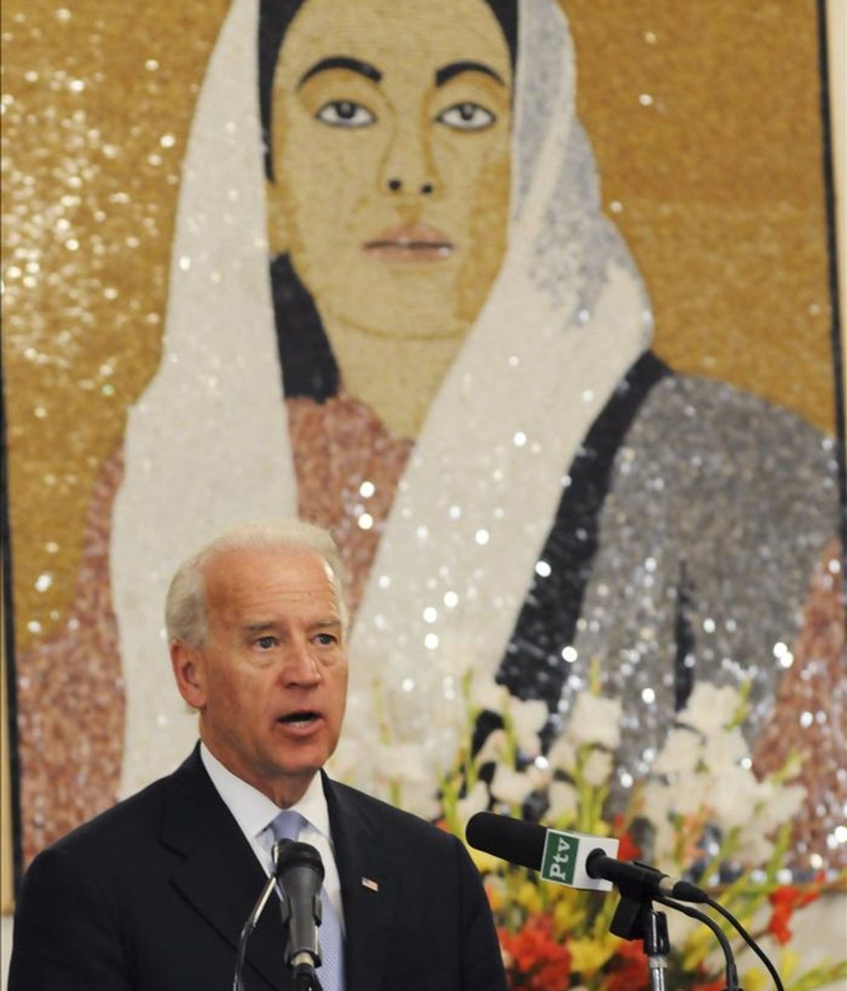 El vicepresidente estadounidense, Joe Biden, interviene durante una conferencia de prensa, en Islamabad, Pakistán. EFE