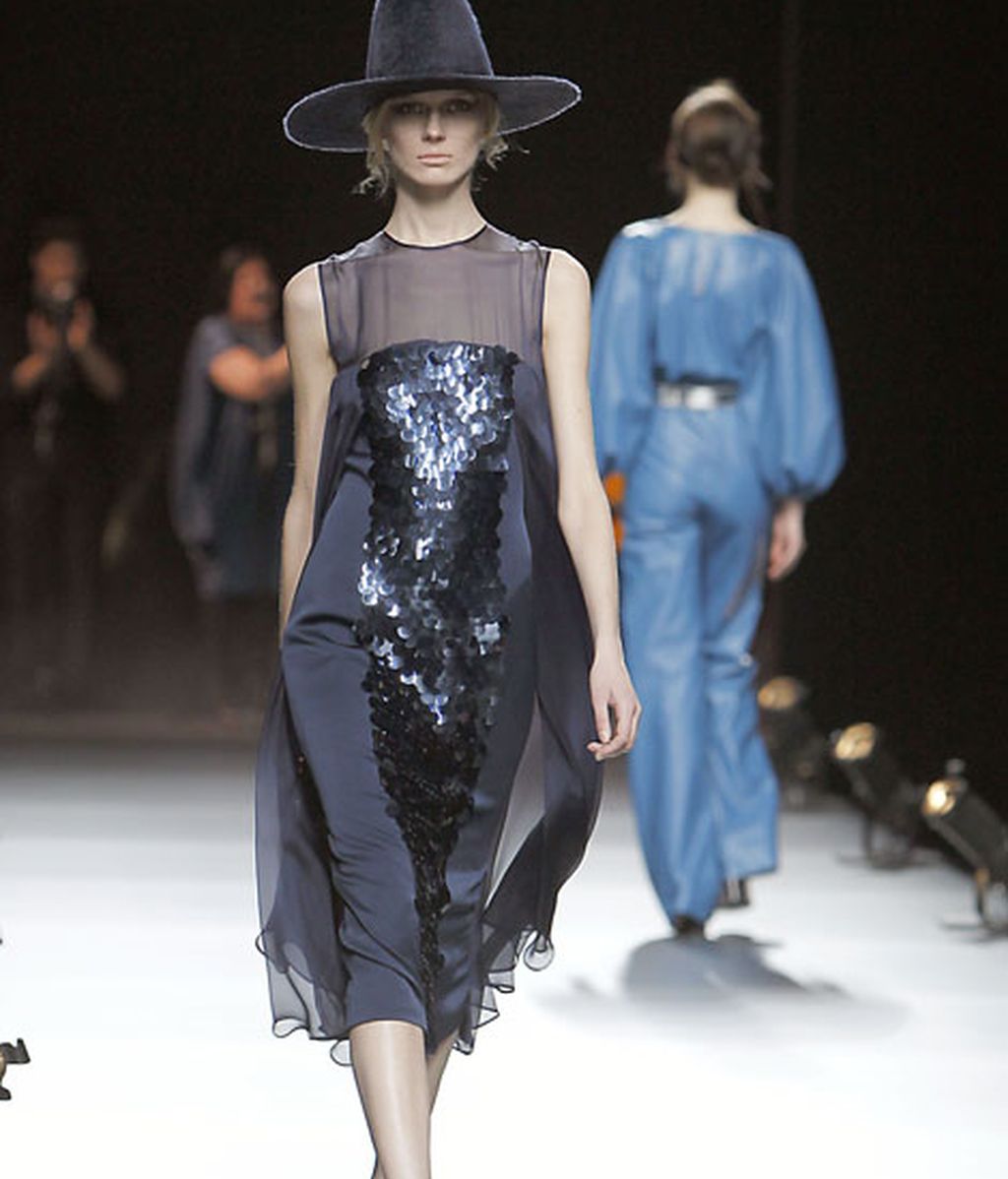 Acento en los ‘sombreros chimenea’ como complemento