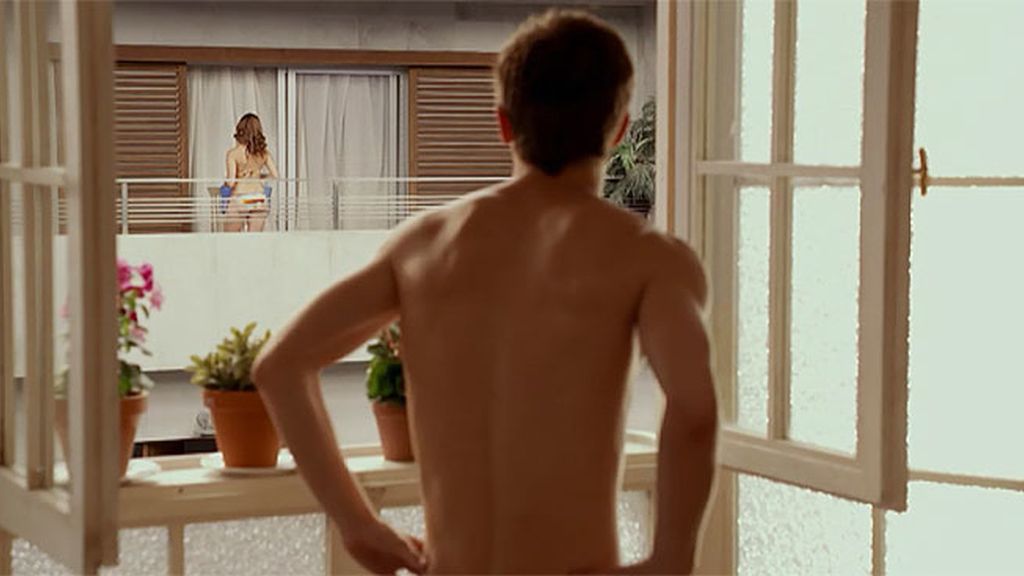 Su abuela ejerce como celestina, pero Jacobo no consigue su objetivo