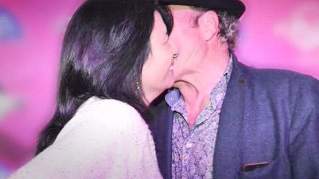 Habló con las cámaras, bailó y posó con Jacqueline
