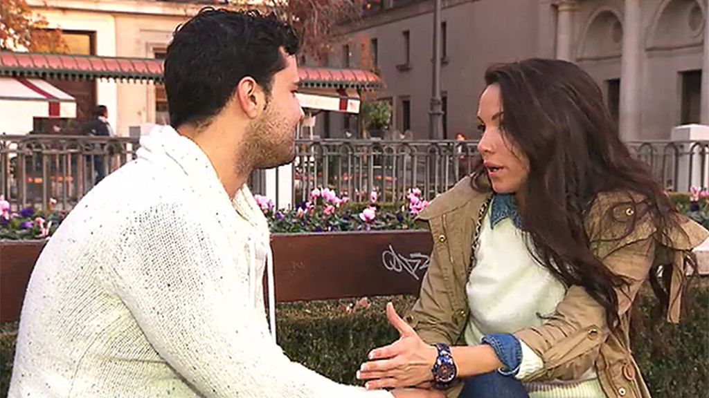 Samira se despide de Javier con un beso