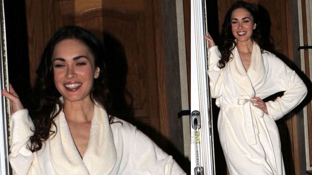 Megan Fox también fue pillada en albornoz