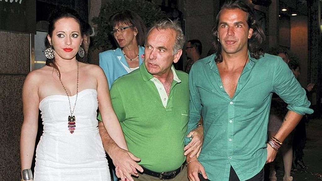 Pepe celebra con sus compañeros su victoria