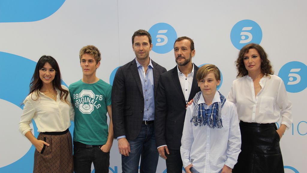 Los actores de 'El Rey' durante la presentación de la mini-serie