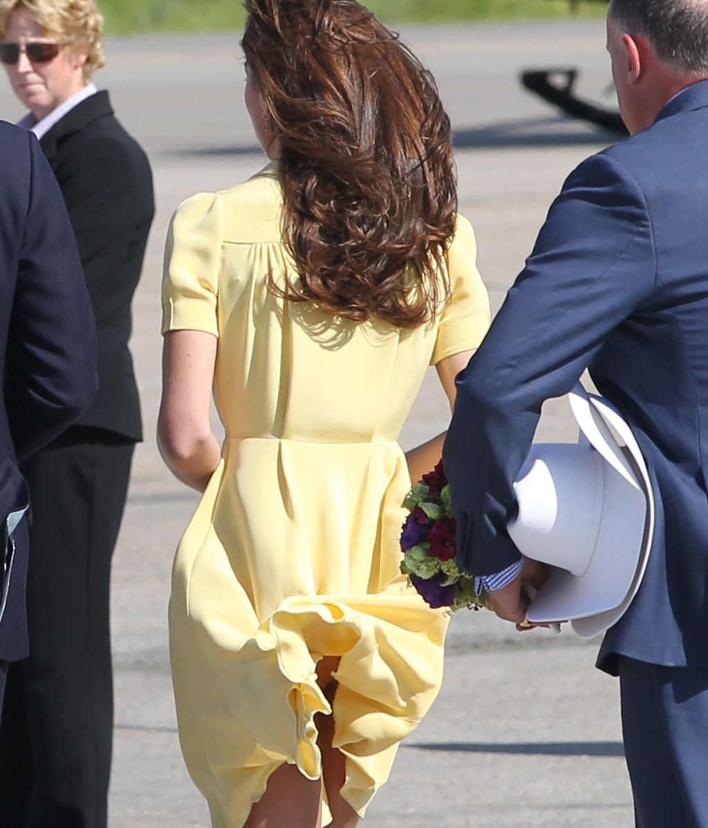 El viento juega una mala pasada a Kate Middleton