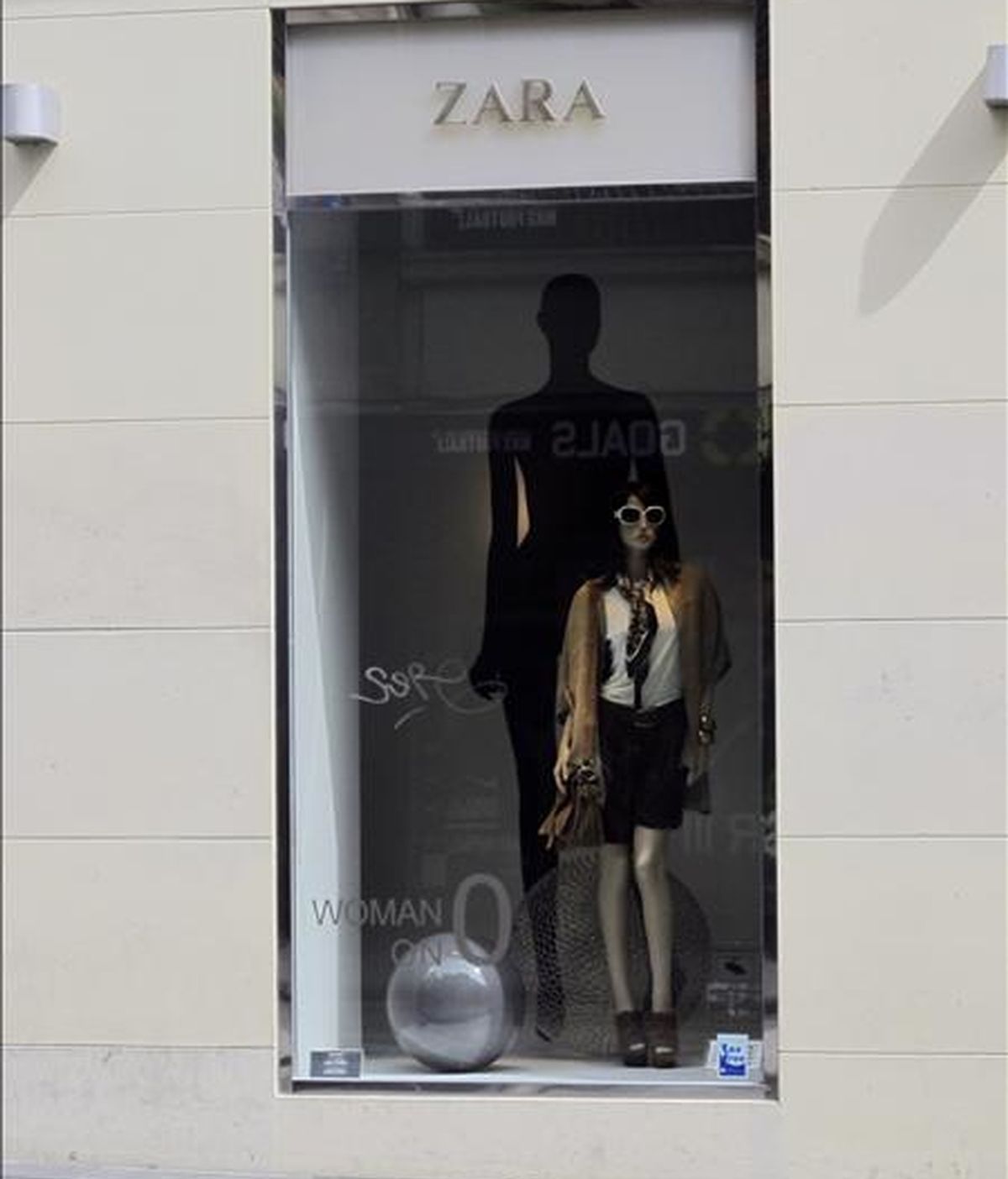 Escaparate de la tienda de ropa "Zara". EFE/Archivo