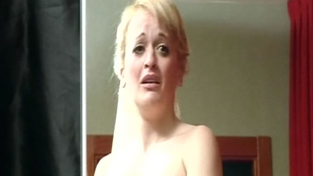 Mario, el único que acierta con el vestido de novia