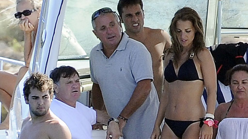 'Busta' y Paula, enamorados en Ibiza como el primer día