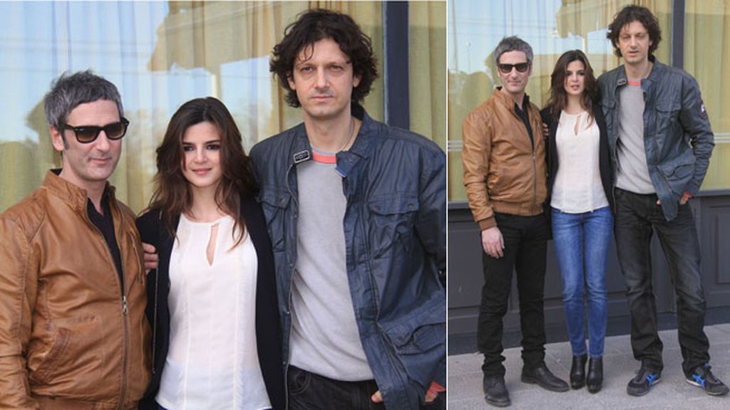 Clara Lago muy bien acompañada