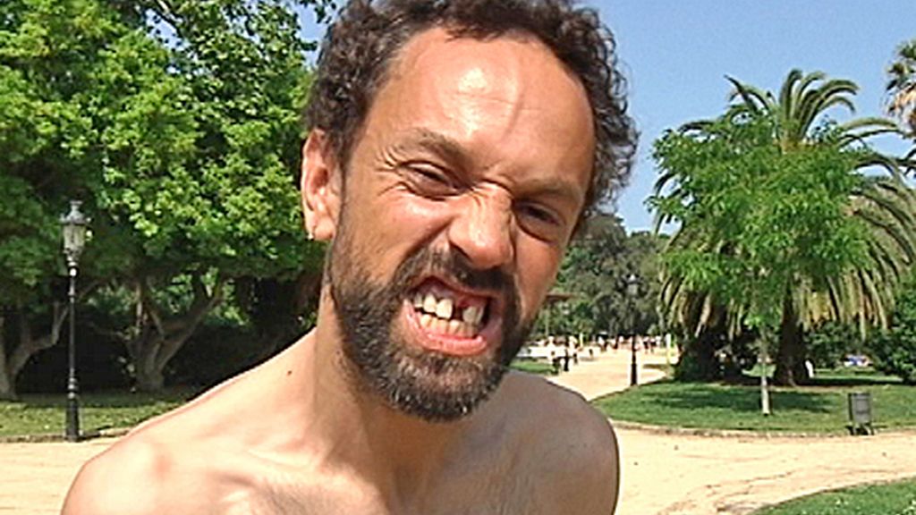 Un hombre en un parque