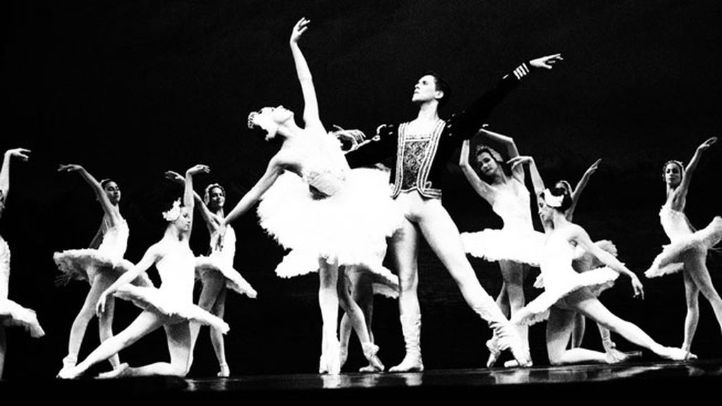 El ensayo general de 'El Lago de los Cisnes' de Alonso, foto a foto