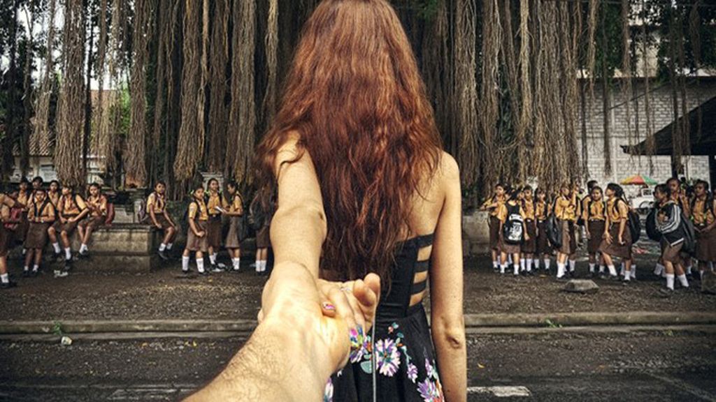 La mano de Osmann y la espalda de Nataly