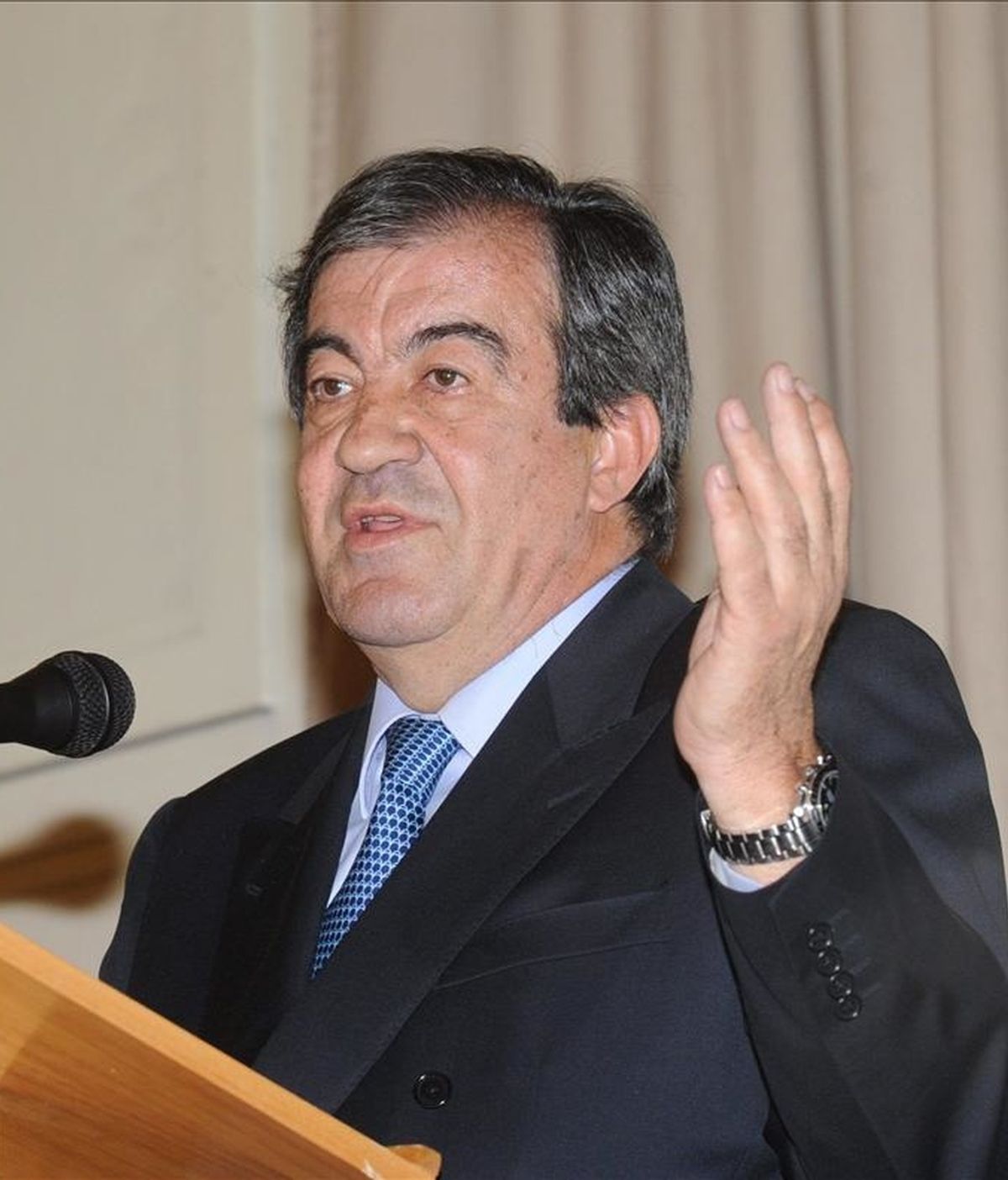 El candidato del Foro Asturias a la Presidencia autonómica en las elecciones del 22 de mayo, Francisco Álvarez-Cascos, durante su intervención ante la comunidad asturiana en Ciudad de México. EFE