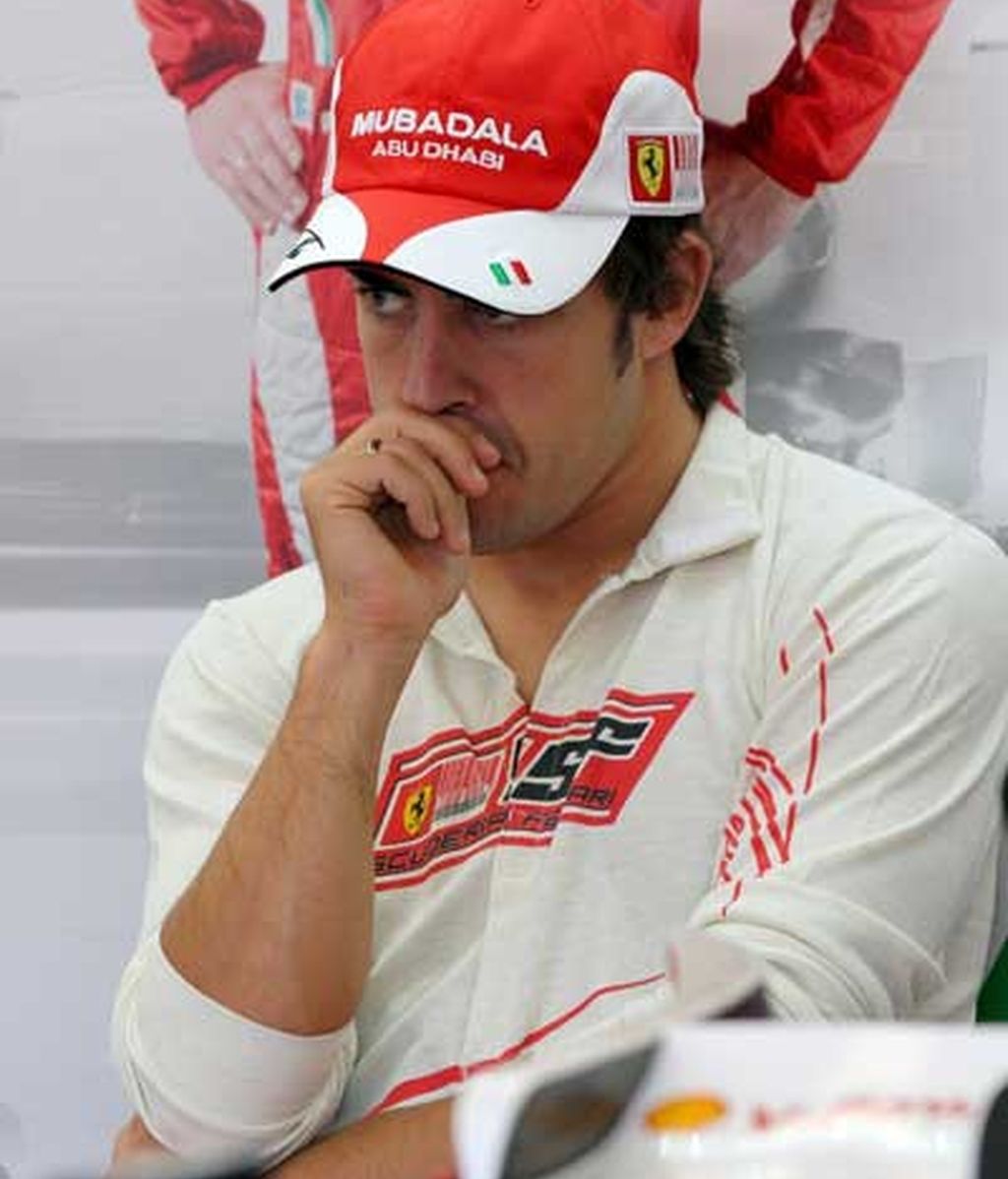 Alonso, por detrás de los Red Bull