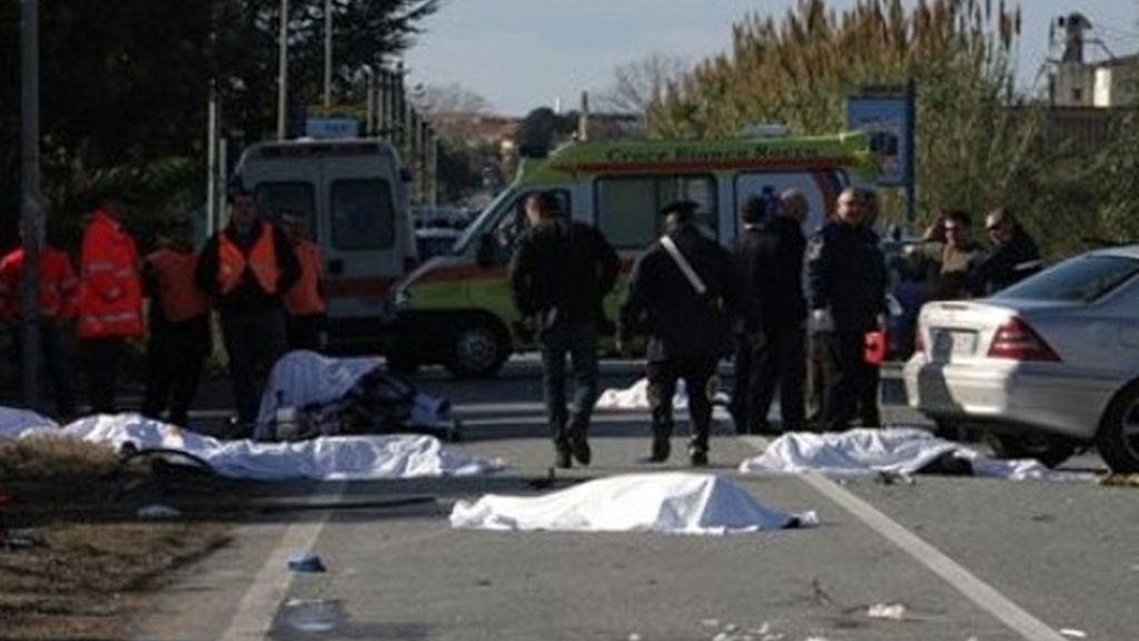 Mueren siete ciclistas arrollados por un coche en Italia