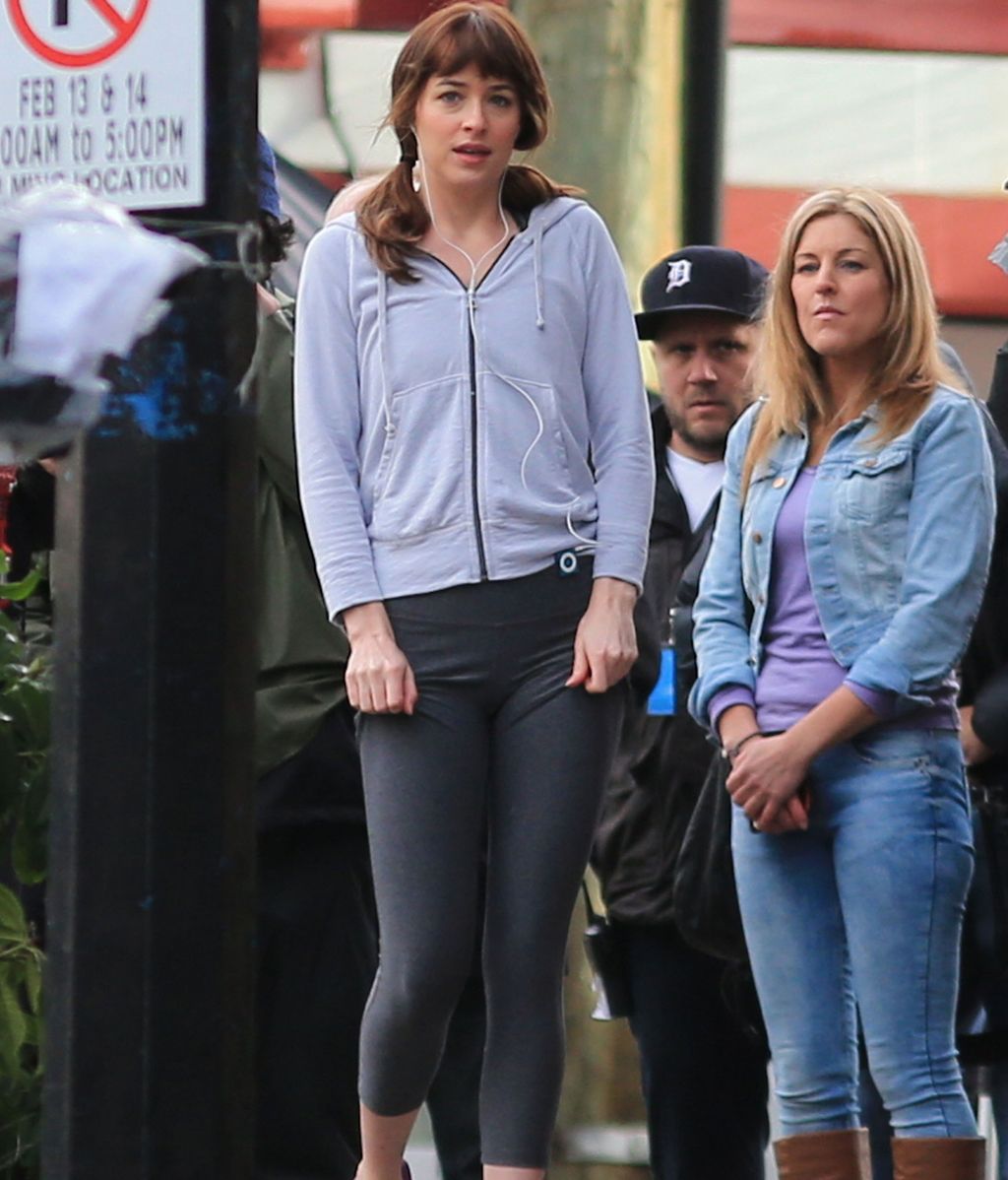 Dakota Johnson se pone en forma entre escena y escena de '50 sombras de Grey'