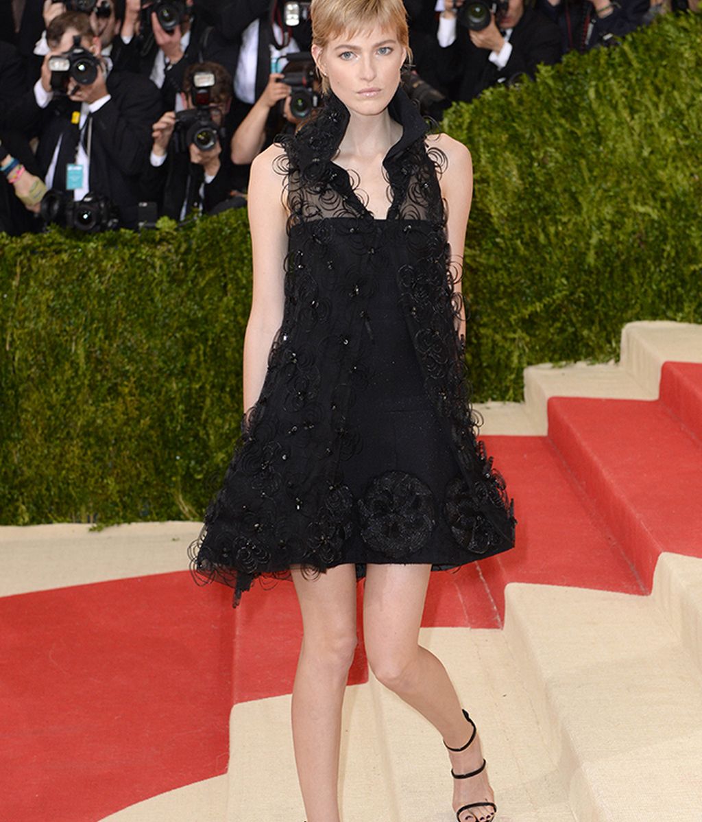 Louise Parker con vestido de Chanel