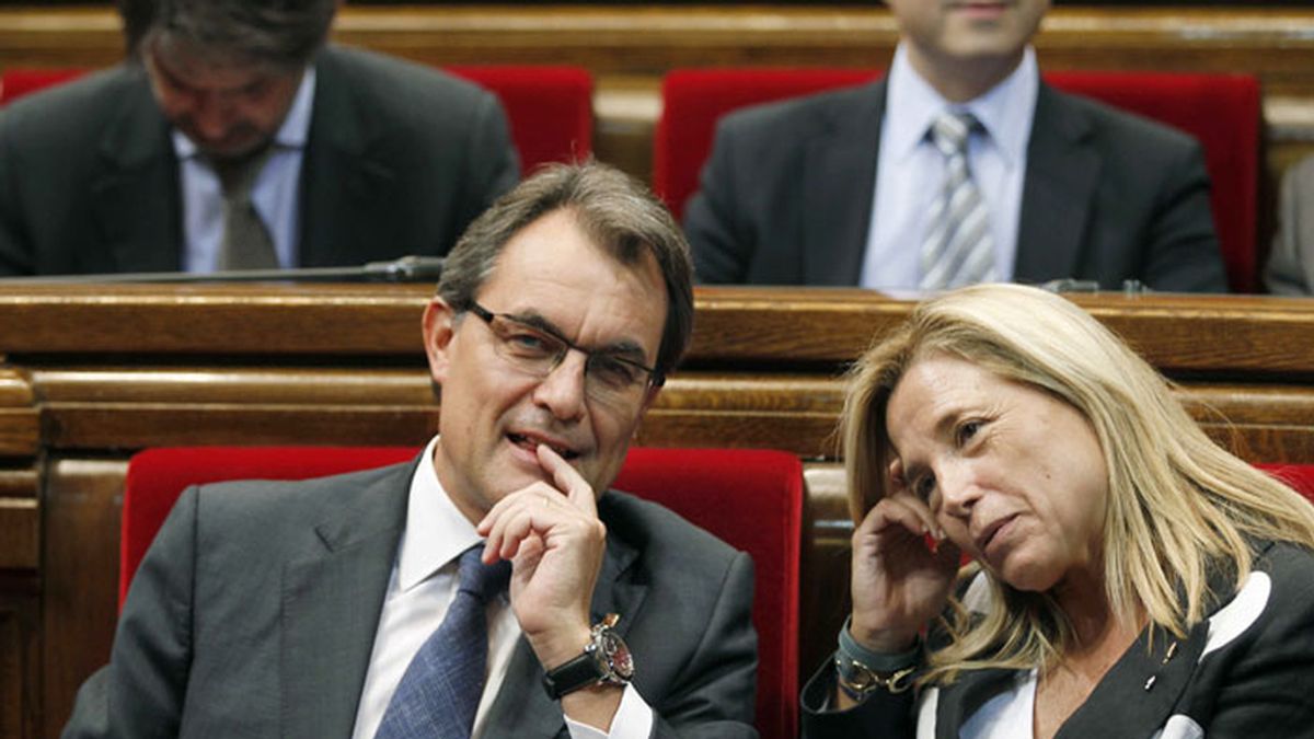 El presidente de la Generalitat, Artur Mas, junto a la vicepresidenta. Joana Ortega, en el Parlament de Cataluña