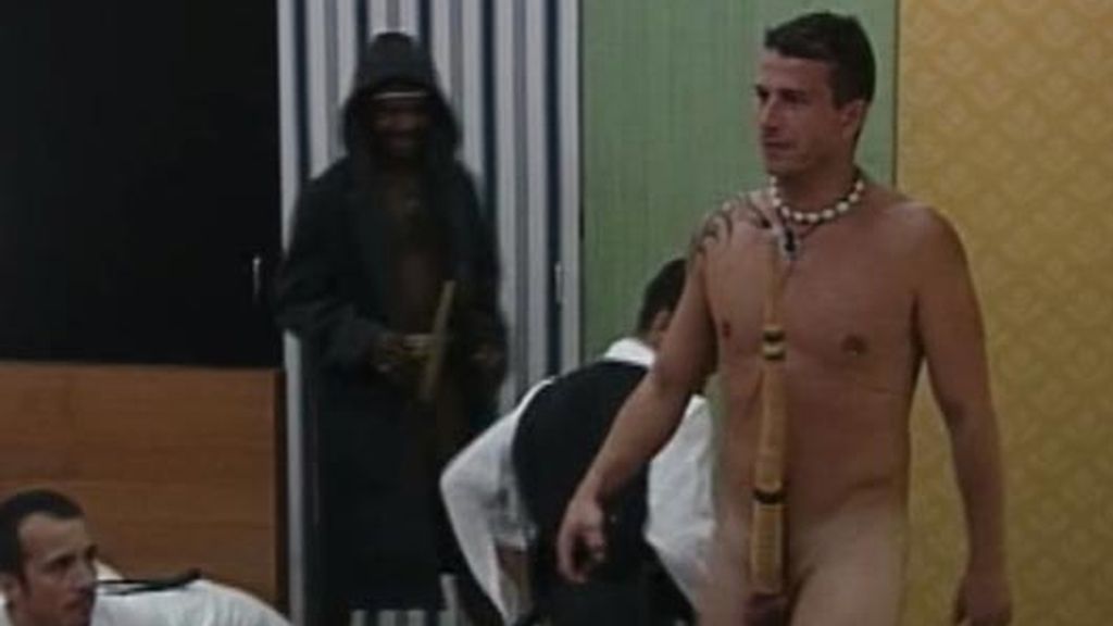 Arturo se calza la 'koteka'