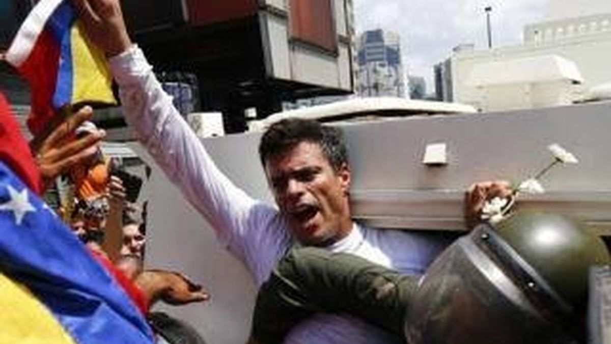 Leopoldo López pudo votar y "escuchó el triunfo desde su celda"