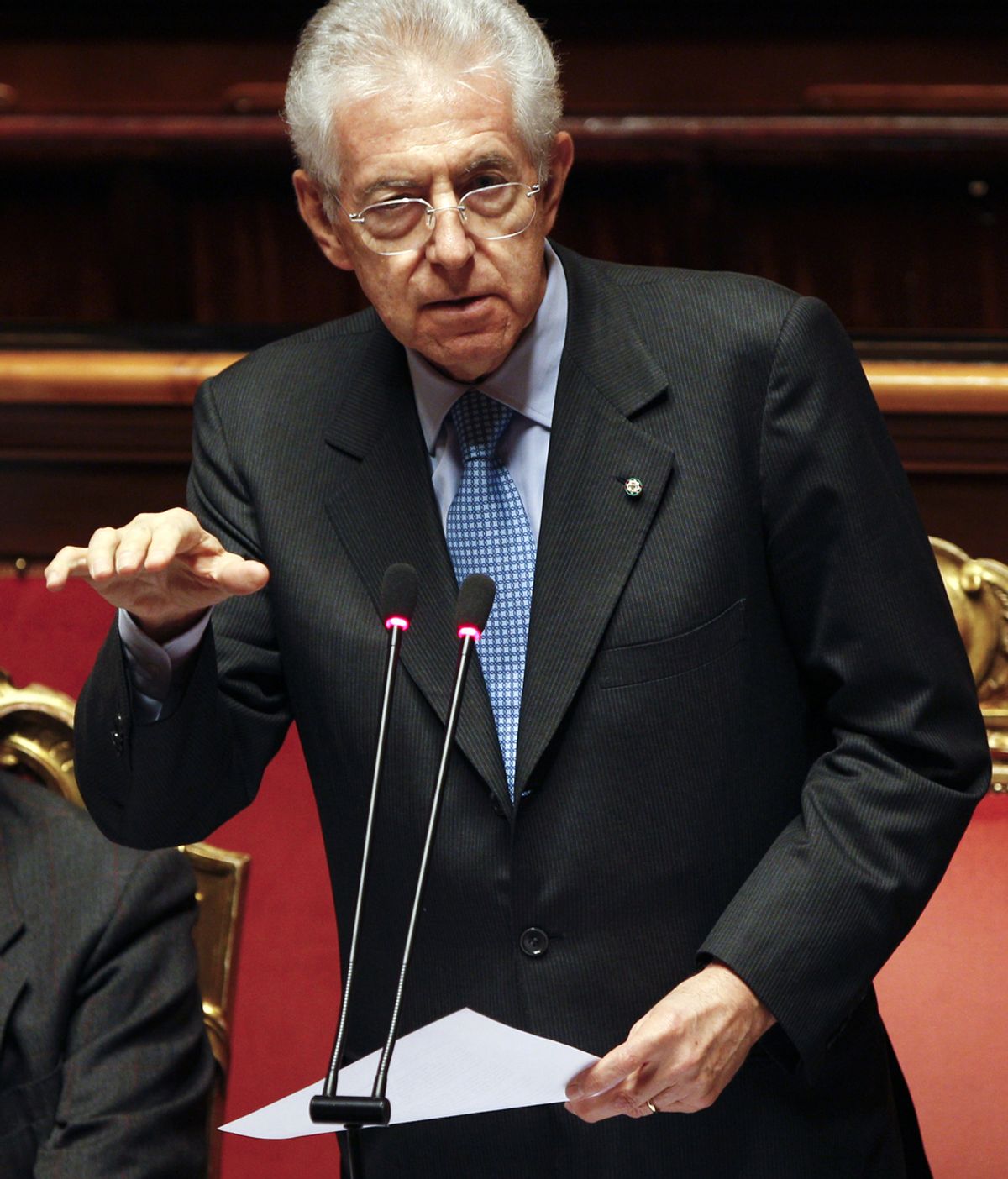 Mario Monti expone su plan de recortes ante el Parlamento