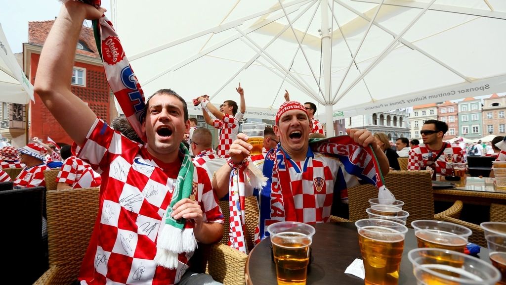 Alegría de aficionados croatas e irlandeses