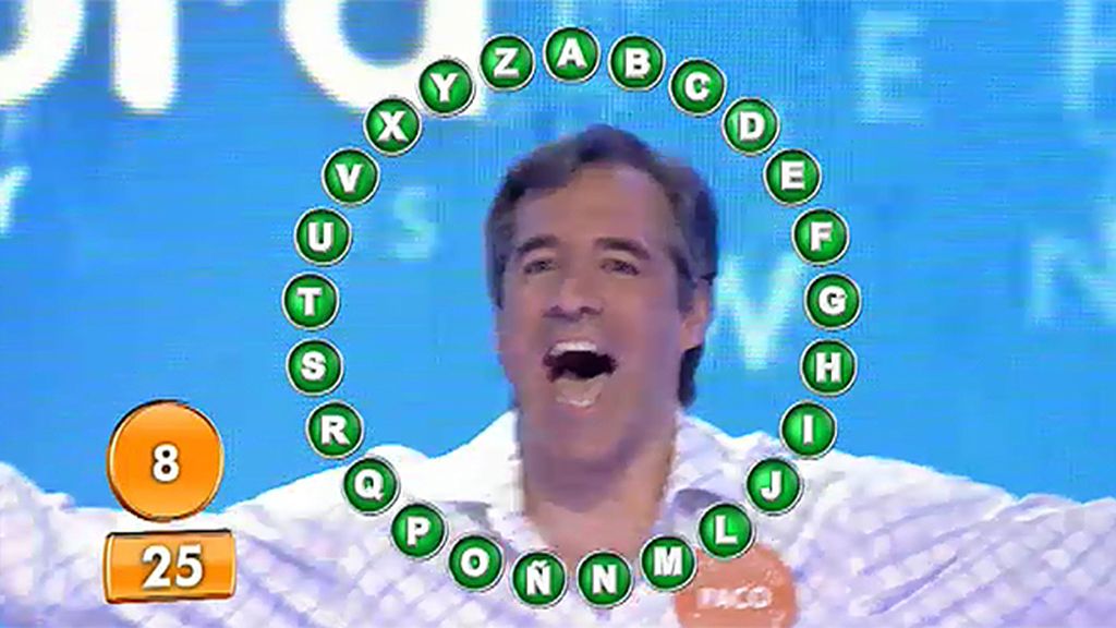 El concursante improvisa una canción de celebración El concursante improvisa una canción de celebración