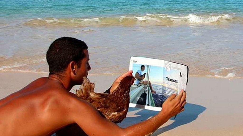 Un hombre da la vuelta al mundo...con su gallina