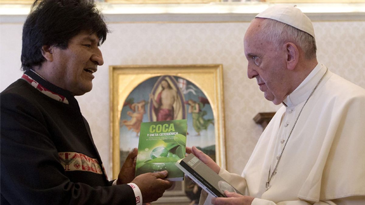 Evo Morales y sus peculiares regalos al Papa Francisco
