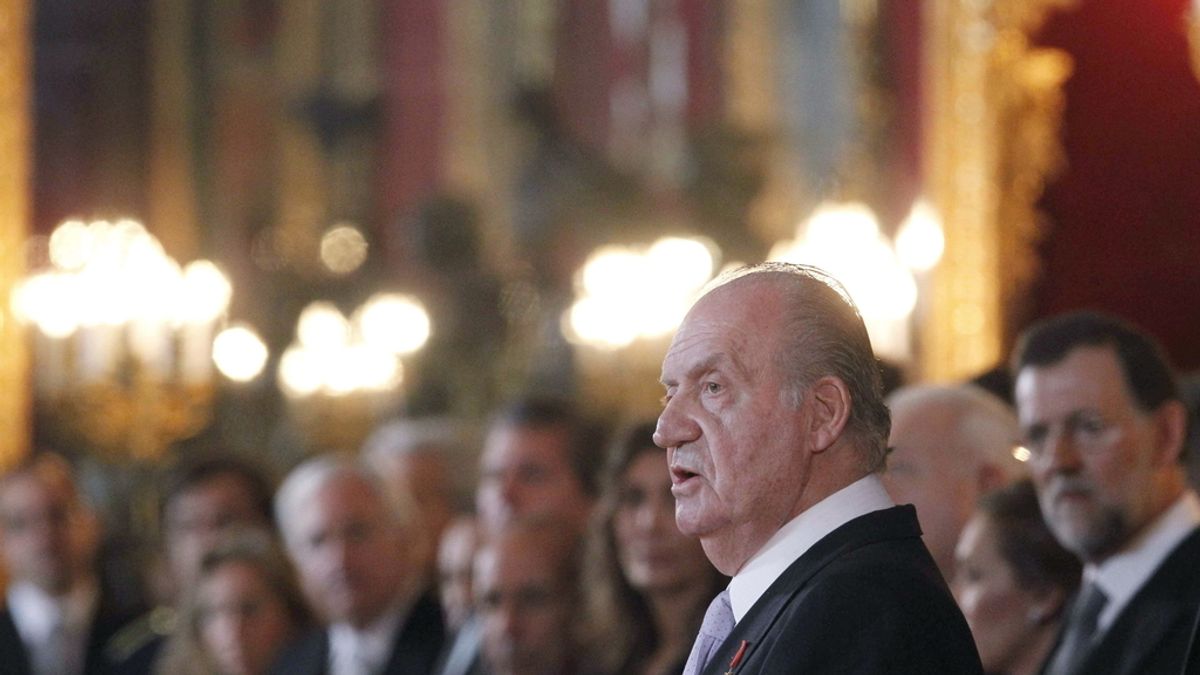 El rey en la recepción del cuerpo diplomático en el Palacio Real