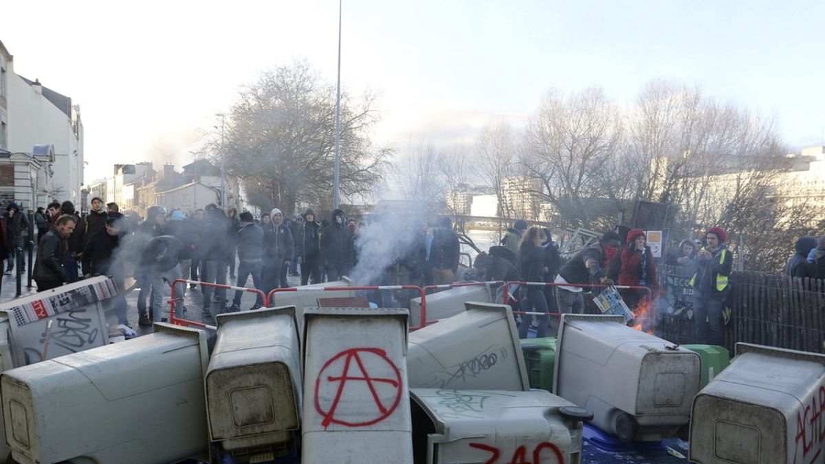 Disturbios en manifestaciones contra la violencia policial en Nantes y Toulouse