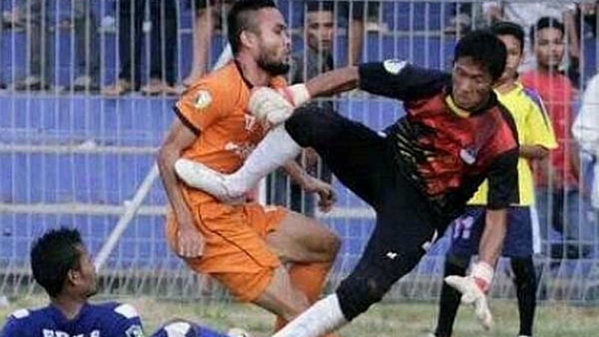 patada abdomen,muere futbolista,partido,Akli Fairuz