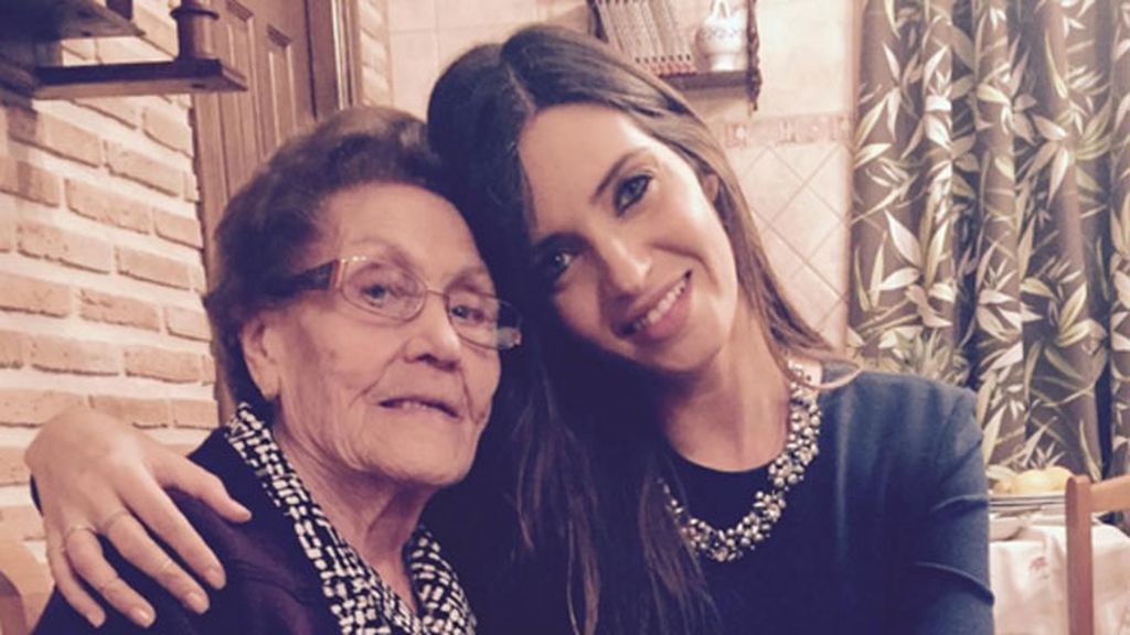 Amor de abuela o cómo los vips presumen de 'yayas' con sus fotos más tiernas