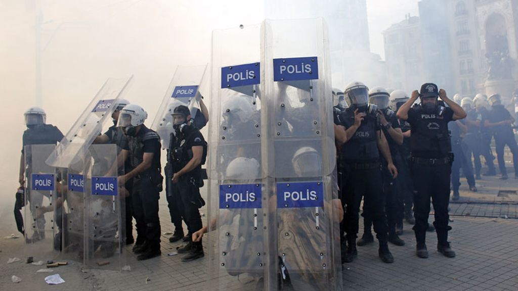 Plaza Taksim, escenario de guerra en Turquía